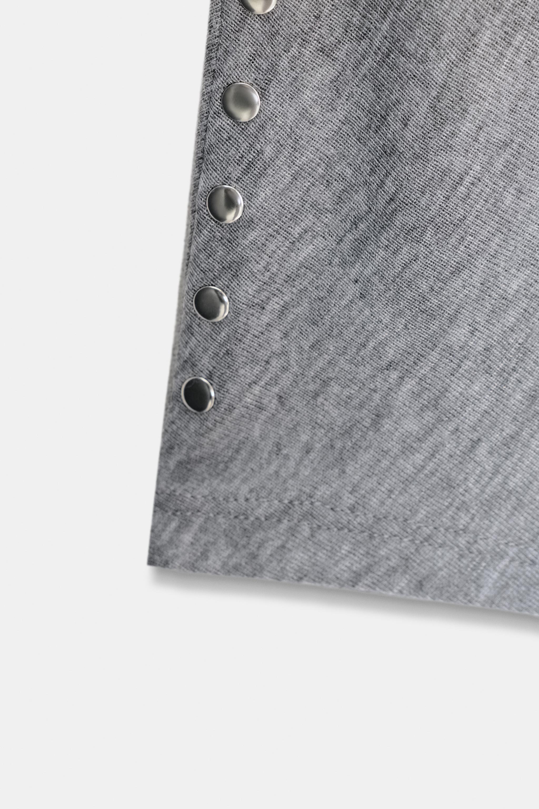 T-SHIRT À MANCHES CHAUVE-SOURIS AVEC CLOUS